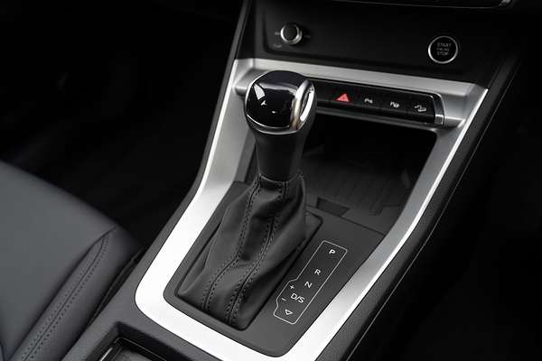 2025 Audi Q3 35 TFSI S line F3