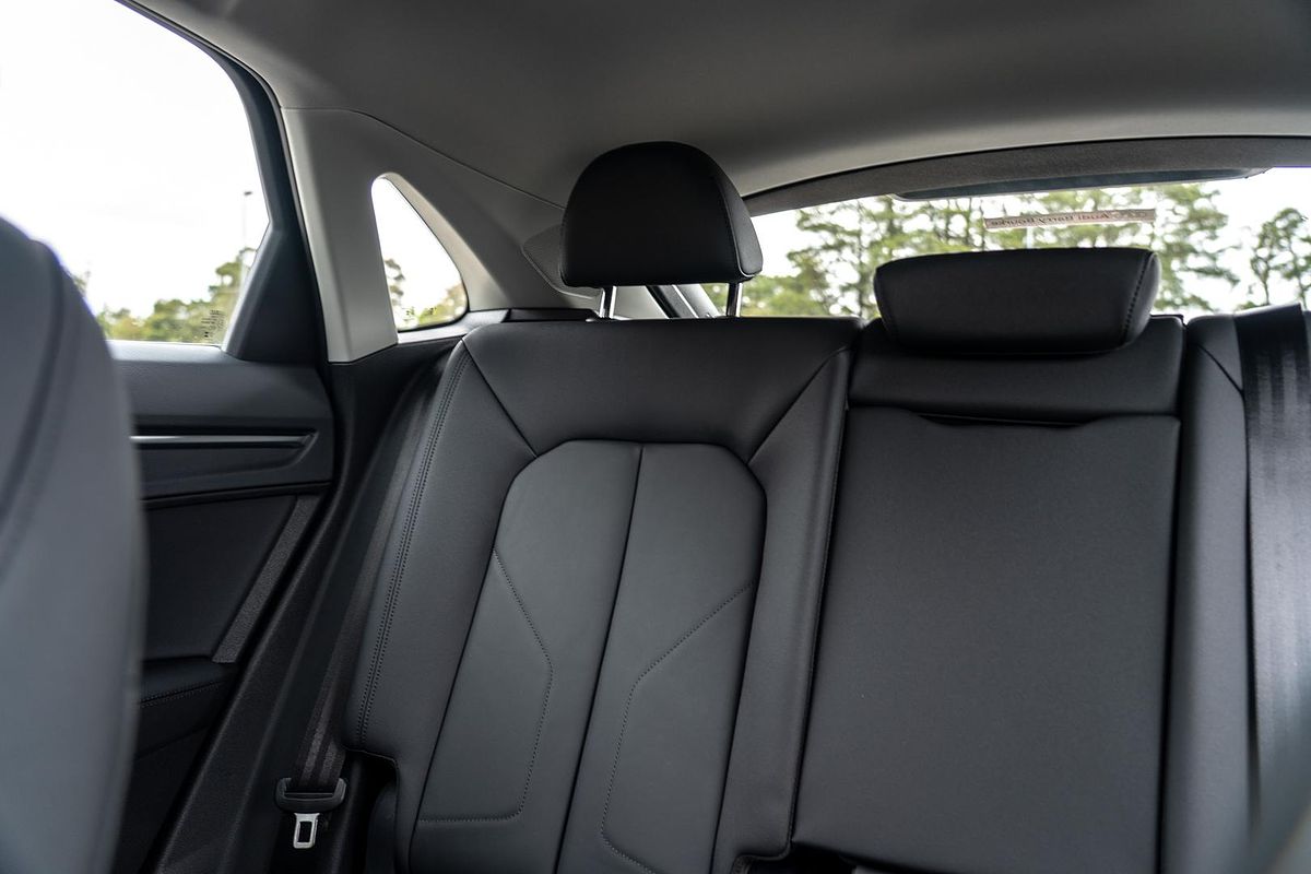 2025 Audi Q3 35 TFSI S line F3