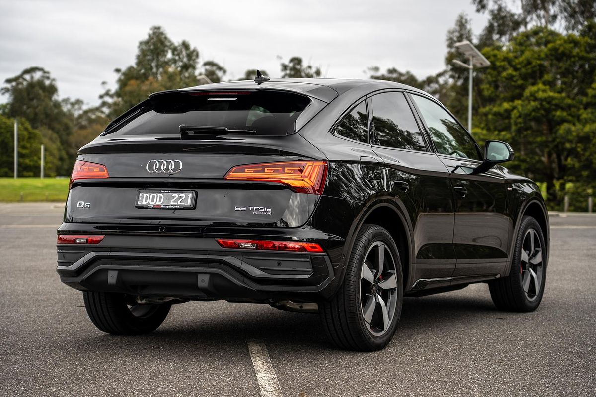 2025 Audi Q5 55 TFSI e S line FY