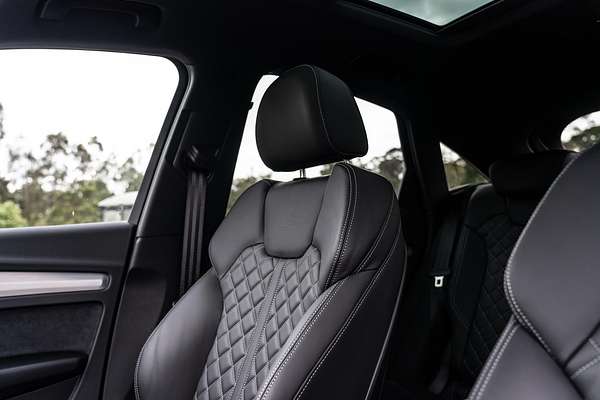 2025 Audi Q5 55 TFSI e S line FY