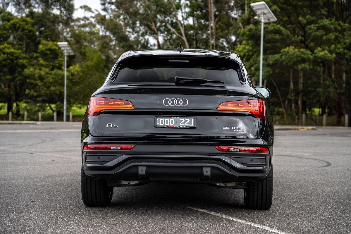 2025 Audi Q5 55 TFSI e S line FY