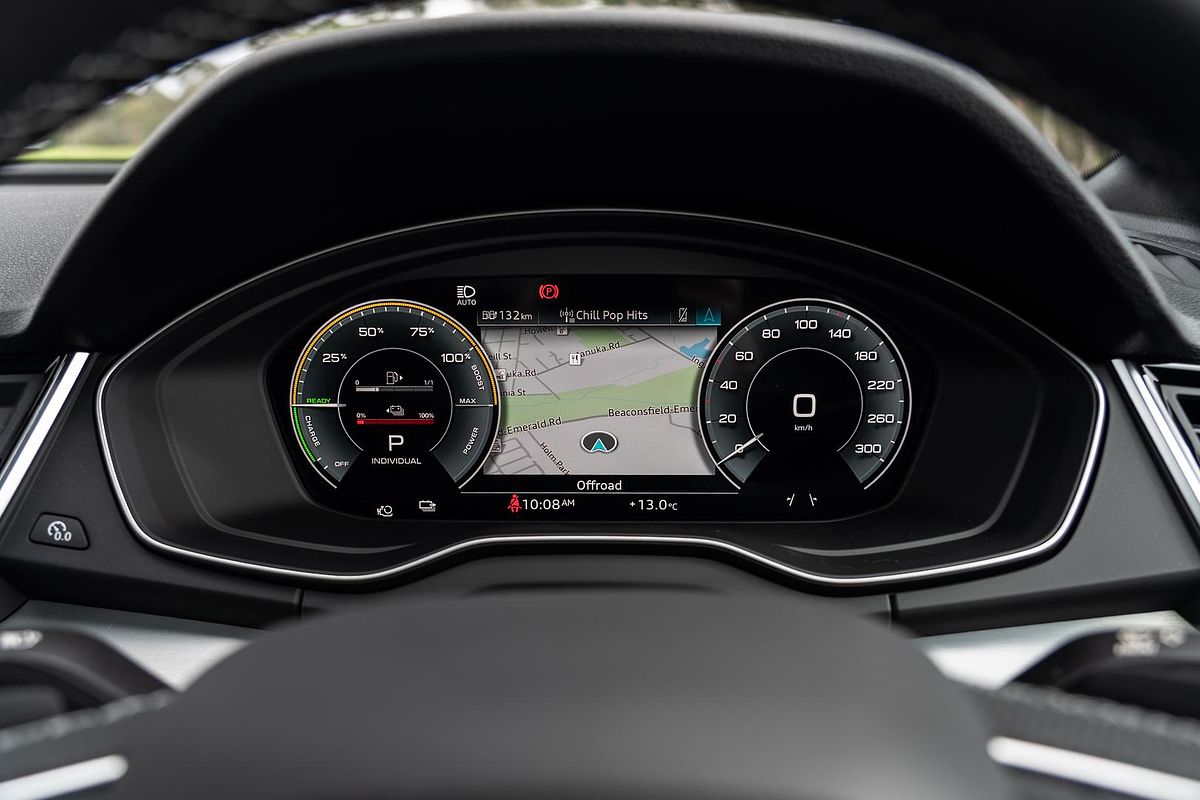 2025 Audi Q5 55 TFSI e S line FY