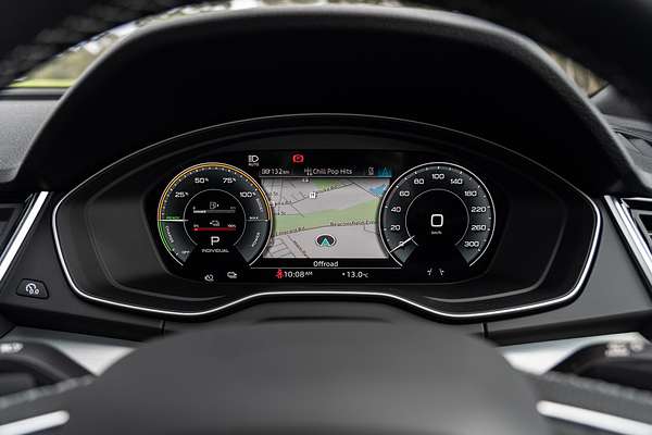 2025 Audi Q5 55 TFSI e S line FY
