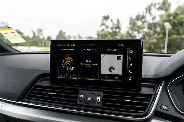 2025 Audi Q5 55 TFSI e S line FY