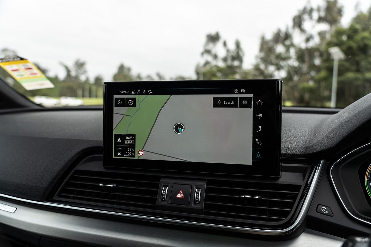 2025 Audi Q5 55 TFSI e S line FY