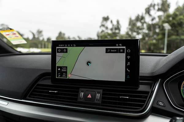 2025 Audi Q5 55 TFSI e S line FY