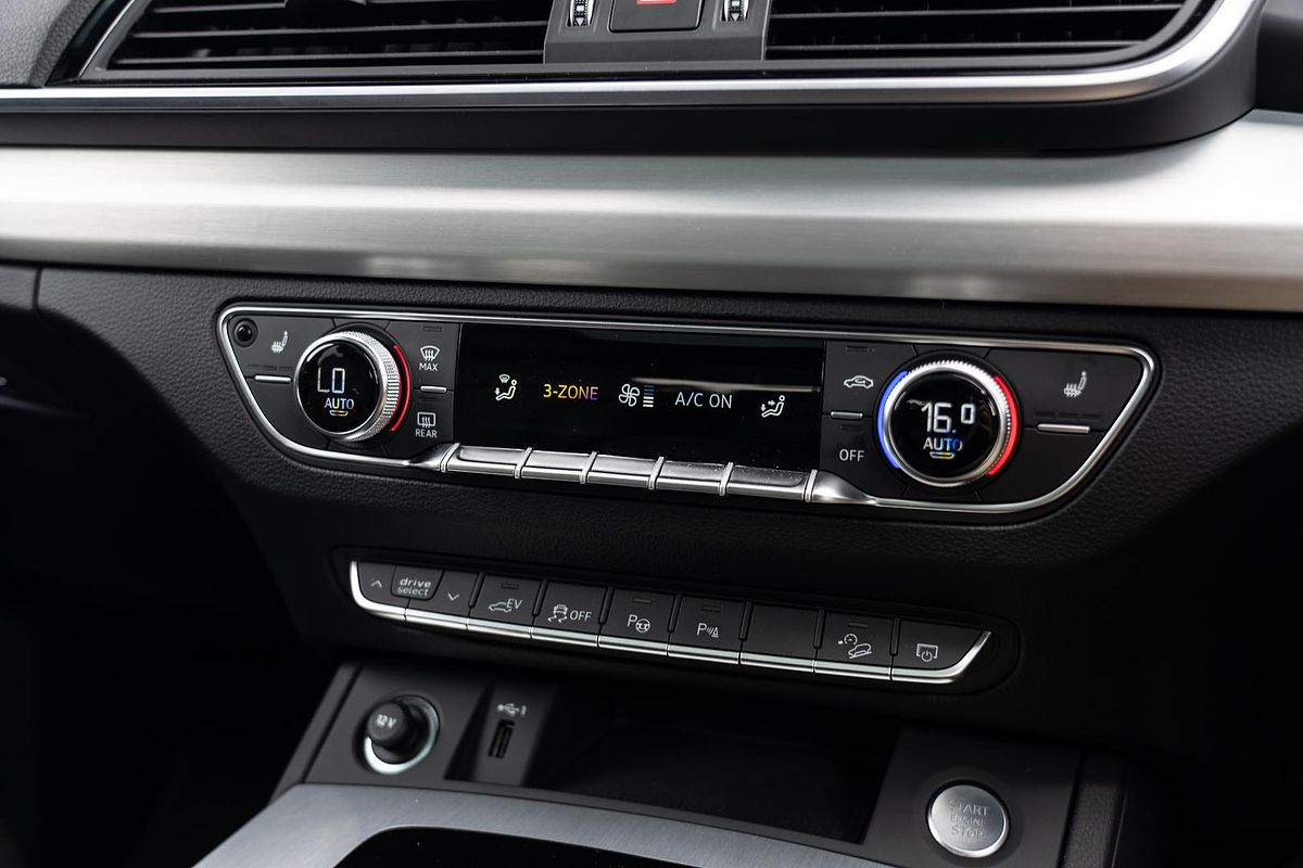 2025 Audi Q5 55 TFSI e S line FY