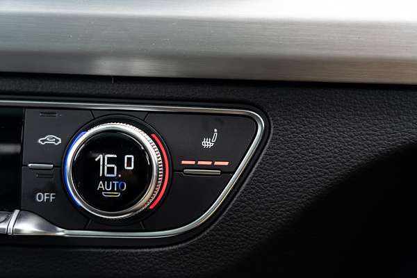 2025 Audi Q5 55 TFSI e S line FY