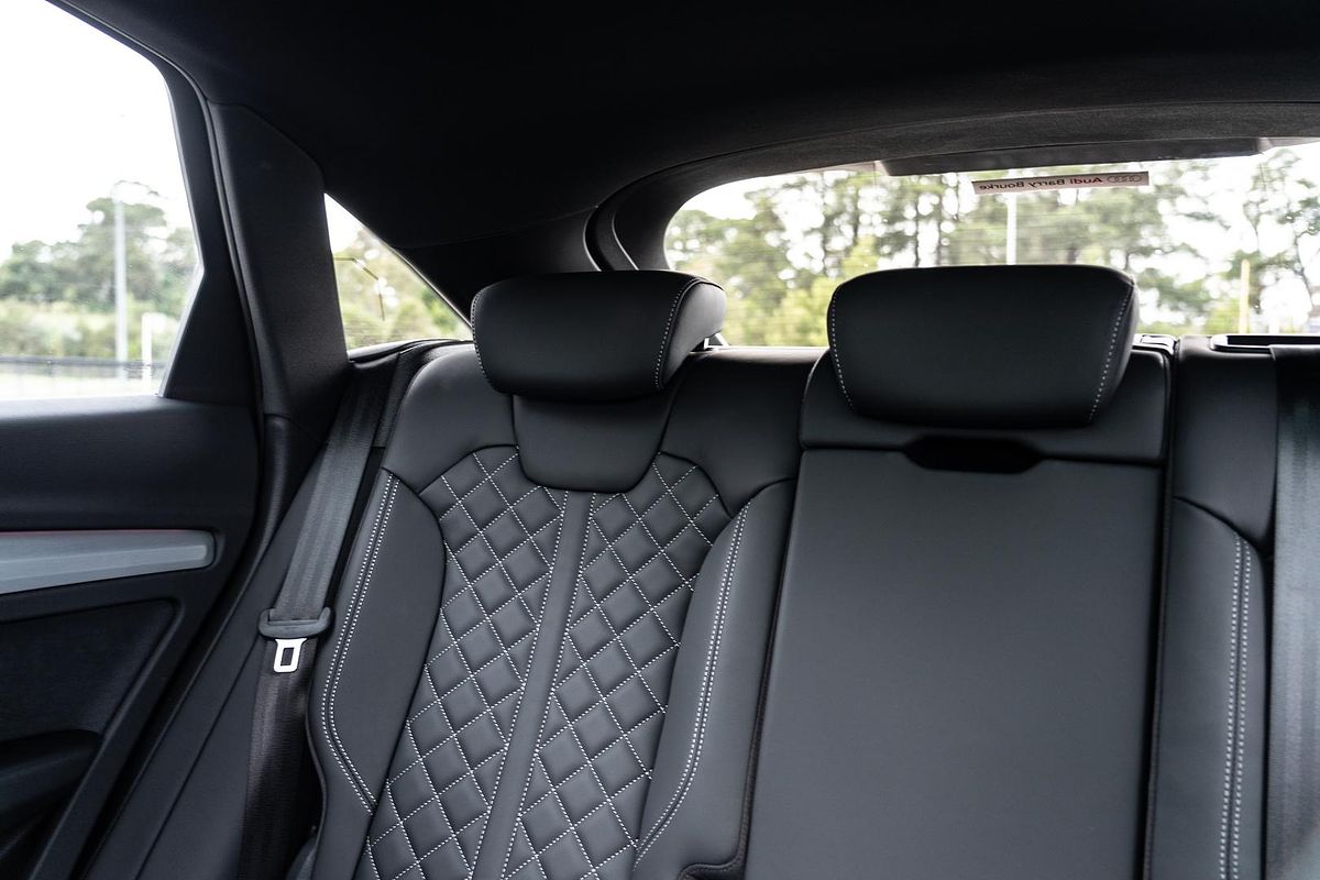 2025 Audi Q5 55 TFSI e S line FY