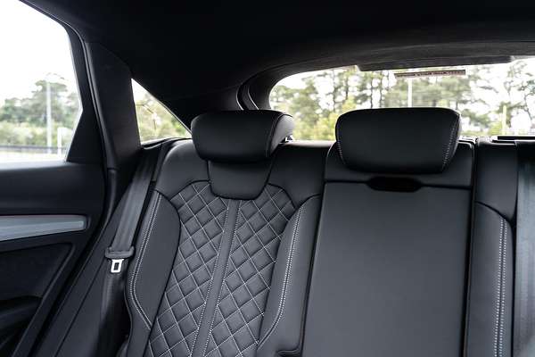 2025 Audi Q5 55 TFSI e S line FY