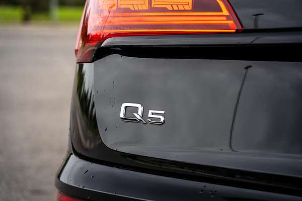 2025 Audi Q5 55 TFSI e S line FY