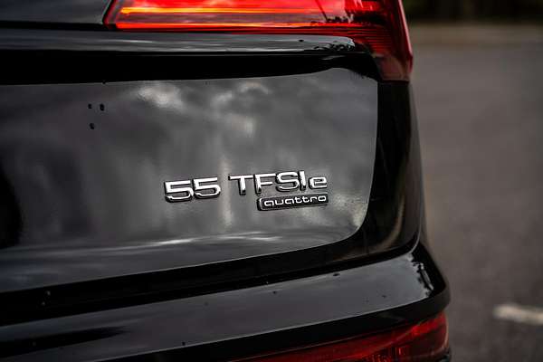 2025 Audi Q5 55 TFSI e S line FY