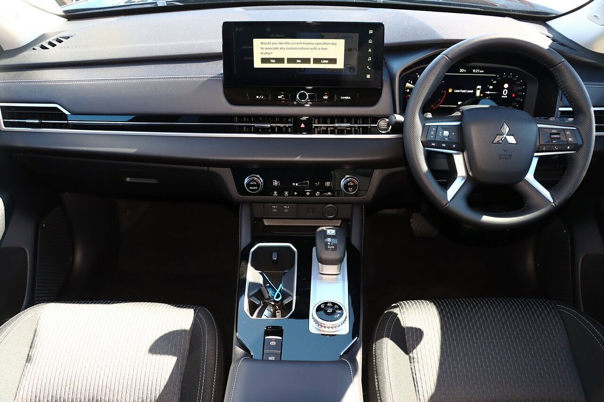 2025 Mitsubishi Outlander LS ZM