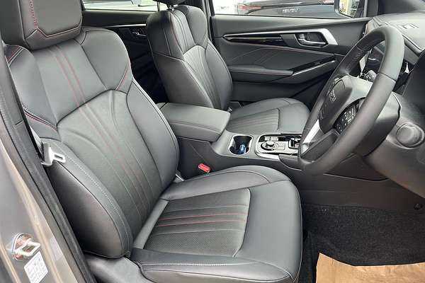 2025 Isuzu MU-X X-TERRAIN