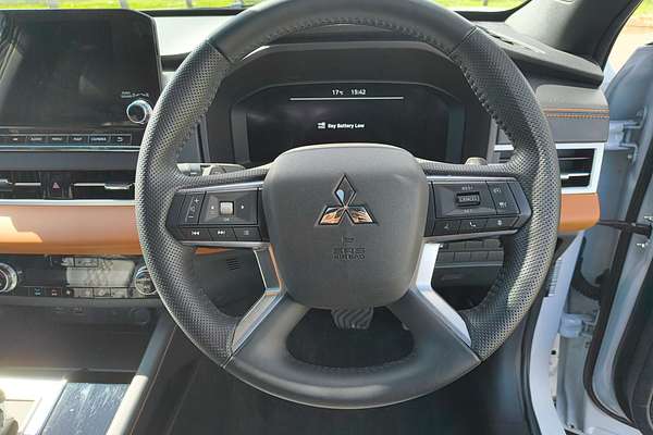 2023 Mitsubishi Outlander Exceed Tourer ZM
