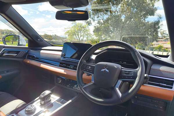 2023 Mitsubishi Outlander Exceed Tourer ZM