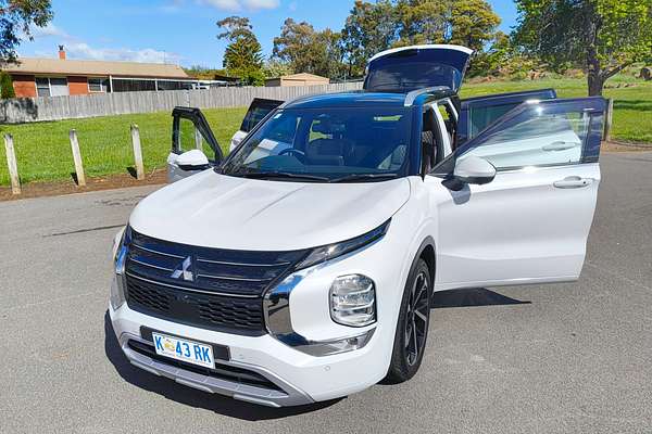 2023 Mitsubishi Outlander Exceed Tourer ZM