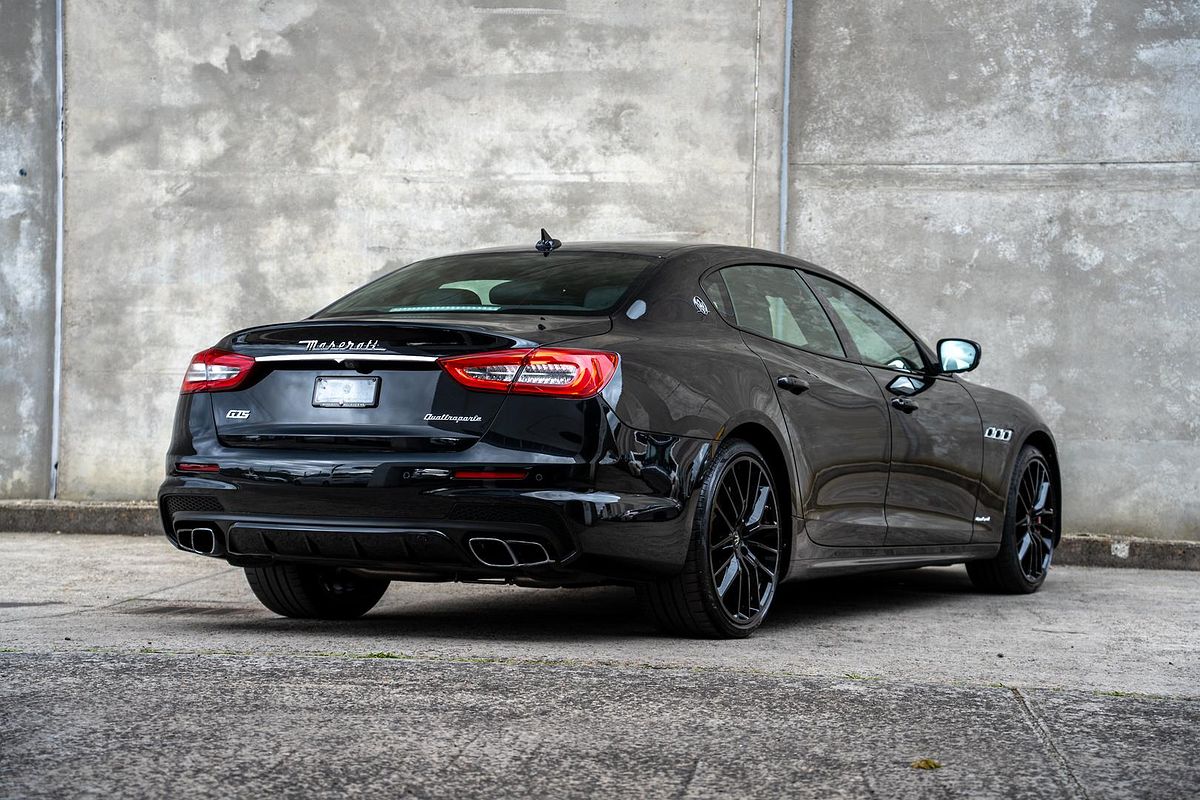 2018 Maserati Quattroporte GTS GranSport Nerissimo Edition M156