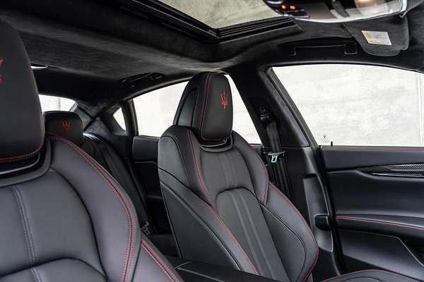 2018 Maserati Quattroporte GTS GranSport Nerissimo Edition M156