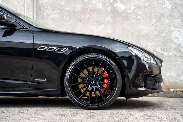 2018 Maserati Quattroporte GTS GranSport Nerissimo Edition M156