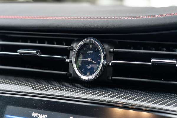 2018 Maserati Quattroporte GTS GranSport Nerissimo Edition M156