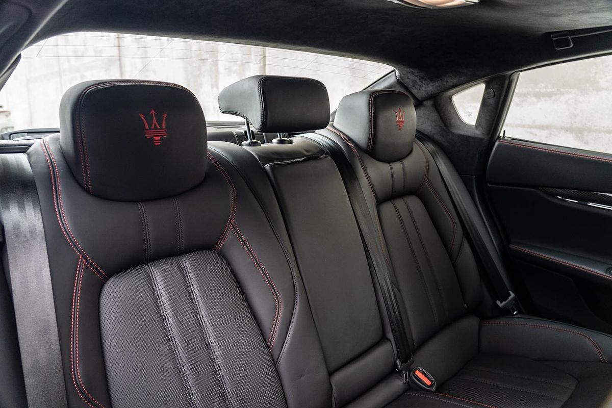 2018 Maserati Quattroporte GTS GranSport Nerissimo Edition M156