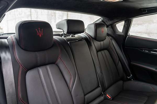 2018 Maserati Quattroporte GTS GranSport Nerissimo Edition M156