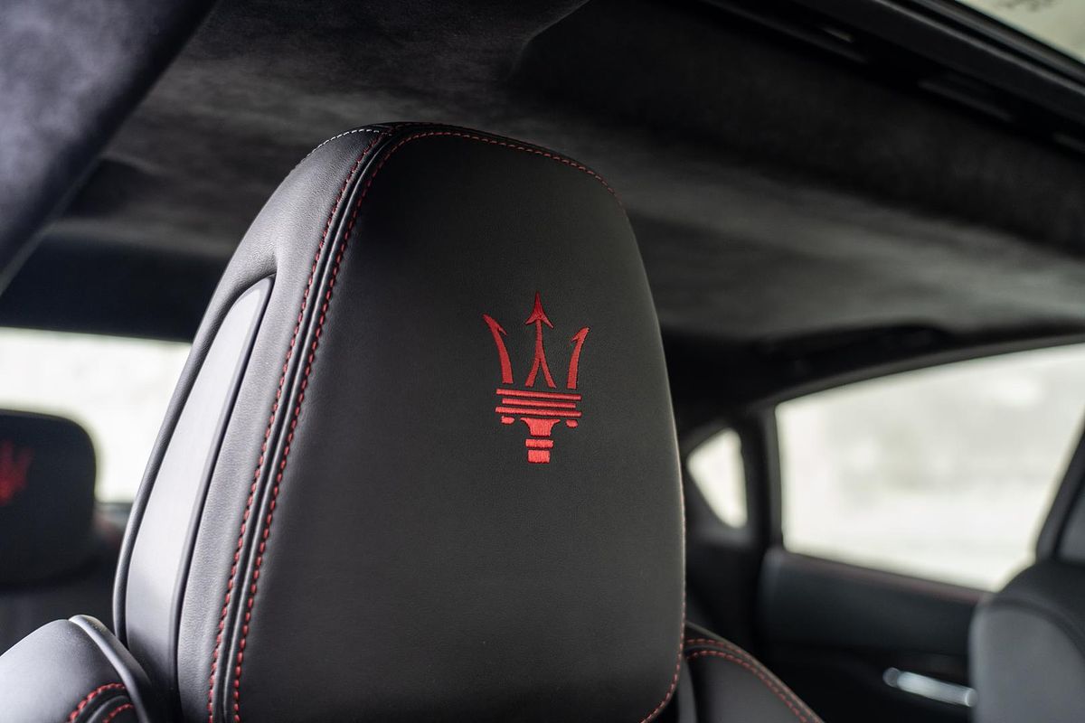 2018 Maserati Quattroporte GTS GranSport Nerissimo Edition M156