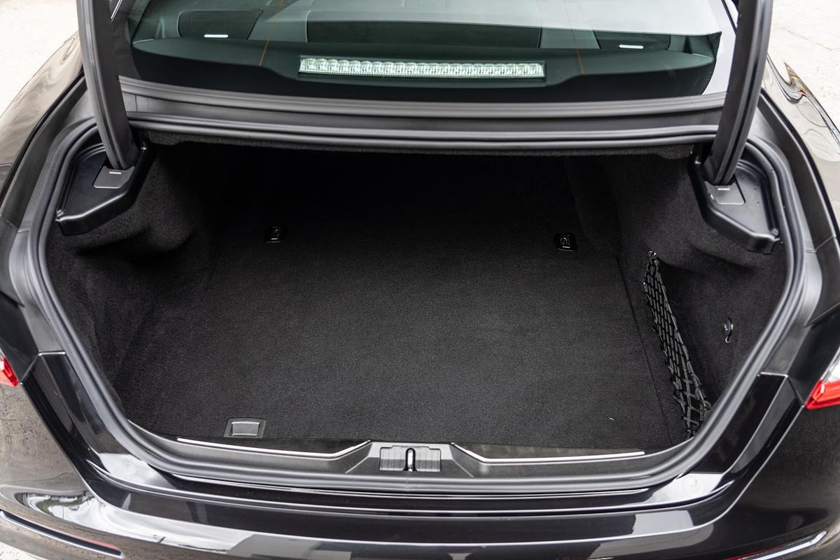 2018 Maserati Quattroporte GTS GranSport Nerissimo Edition M156