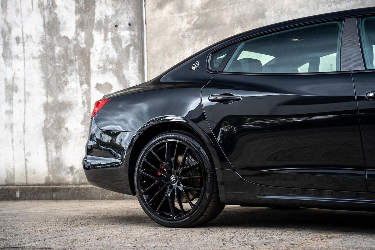 2018 Maserati Quattroporte GTS GranSport Nerissimo Edition M156