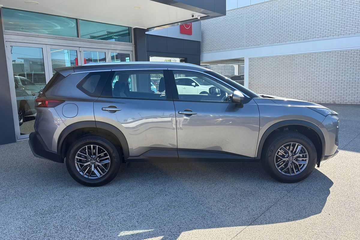 2025 Nissan X-TRAIL ST T33