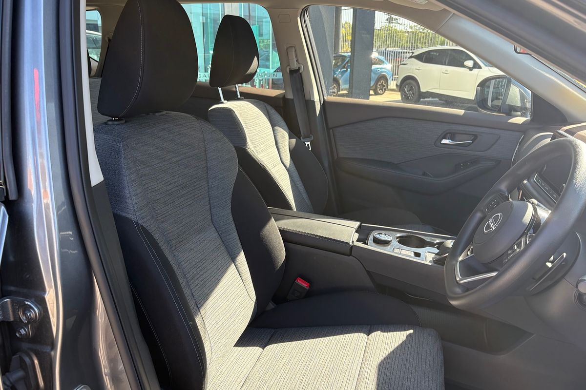 2025 Nissan X-TRAIL ST T33