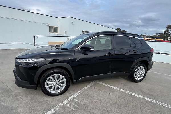 2024 Toyota Corolla Cross GXL MXGH10R