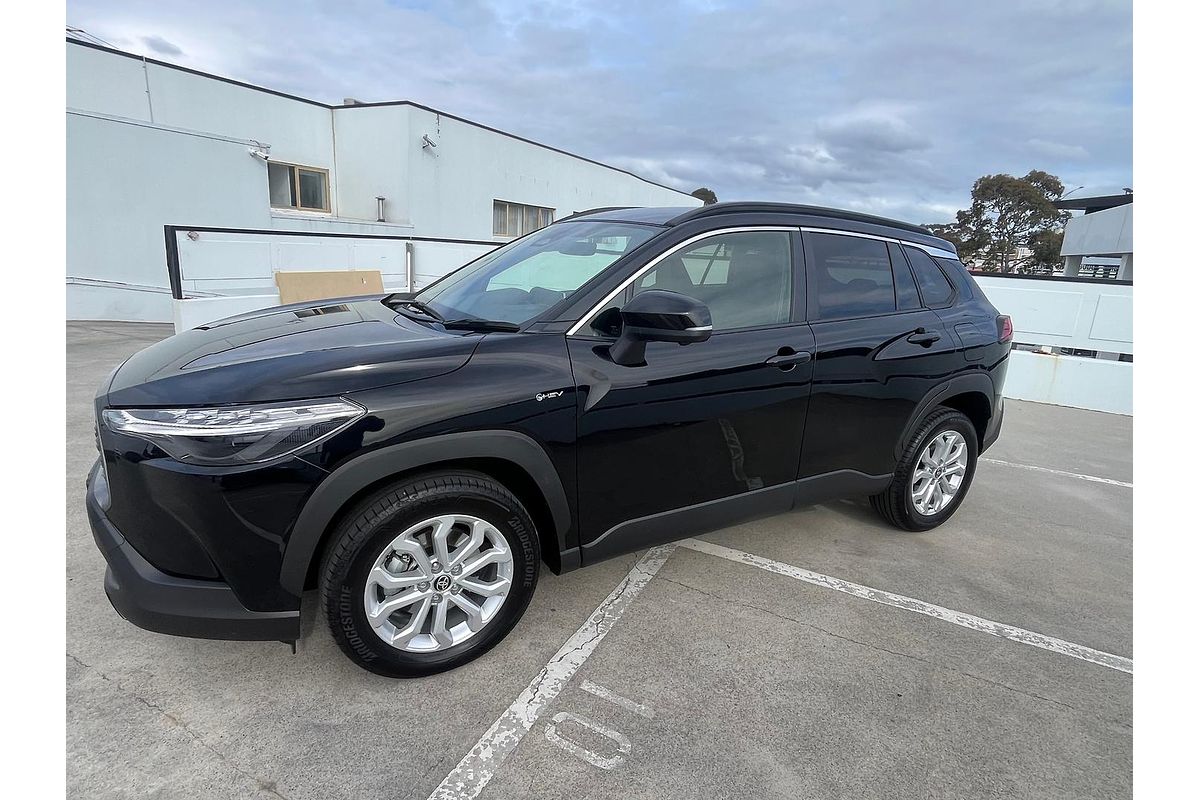 2024 Toyota Corolla Cross GXL MXGH10R