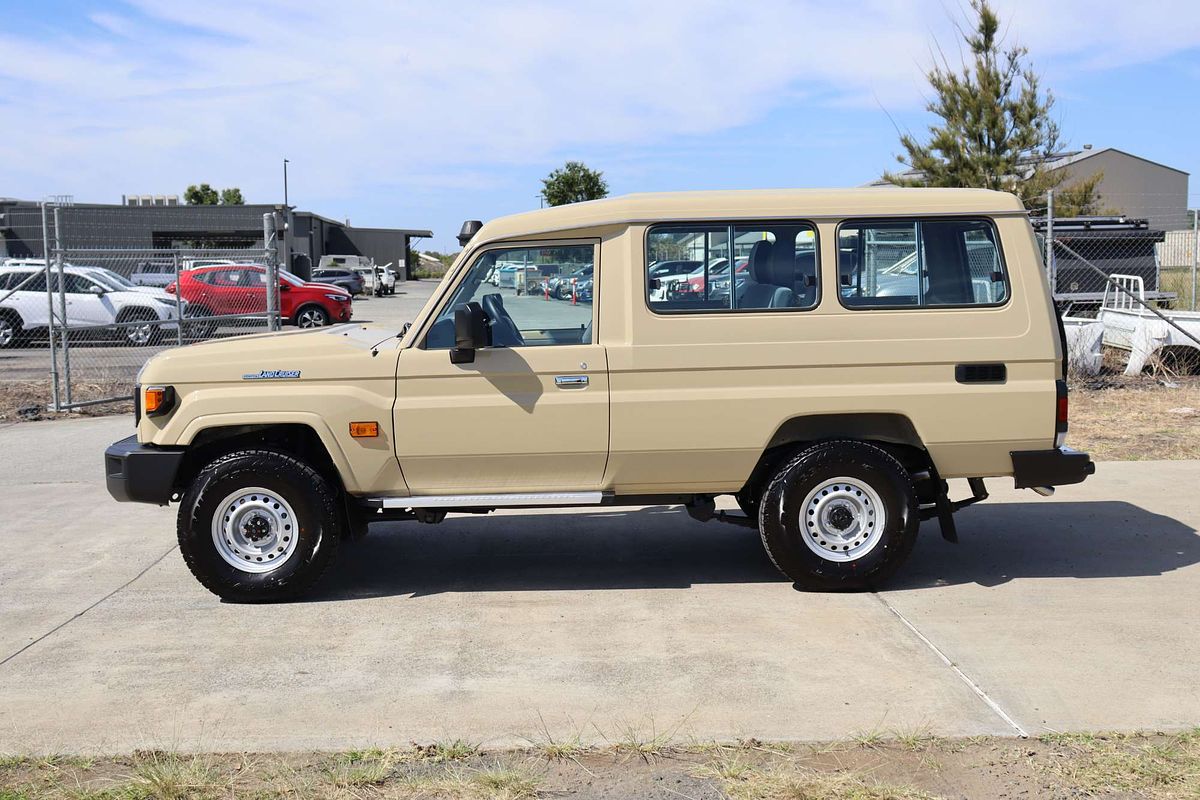 2025 Toyota Landcruiser GXL Troopcarrier GDJL78R