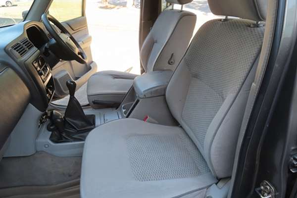 2004 Nissan Patrol ST GU III