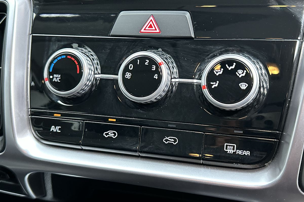 2023 Kia Sorento S MQ4