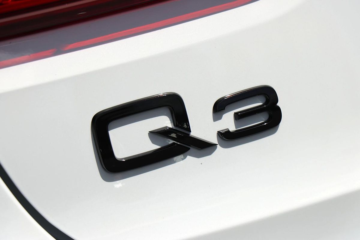 2025 Audi Q3 35 TFSI S line edition F3