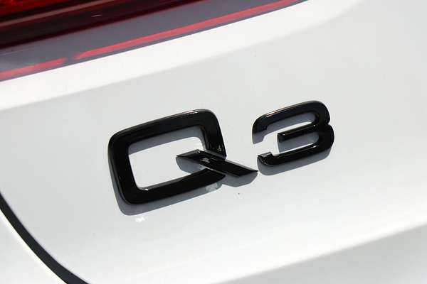 2025 Audi Q3 35 TFSI S line edition F3