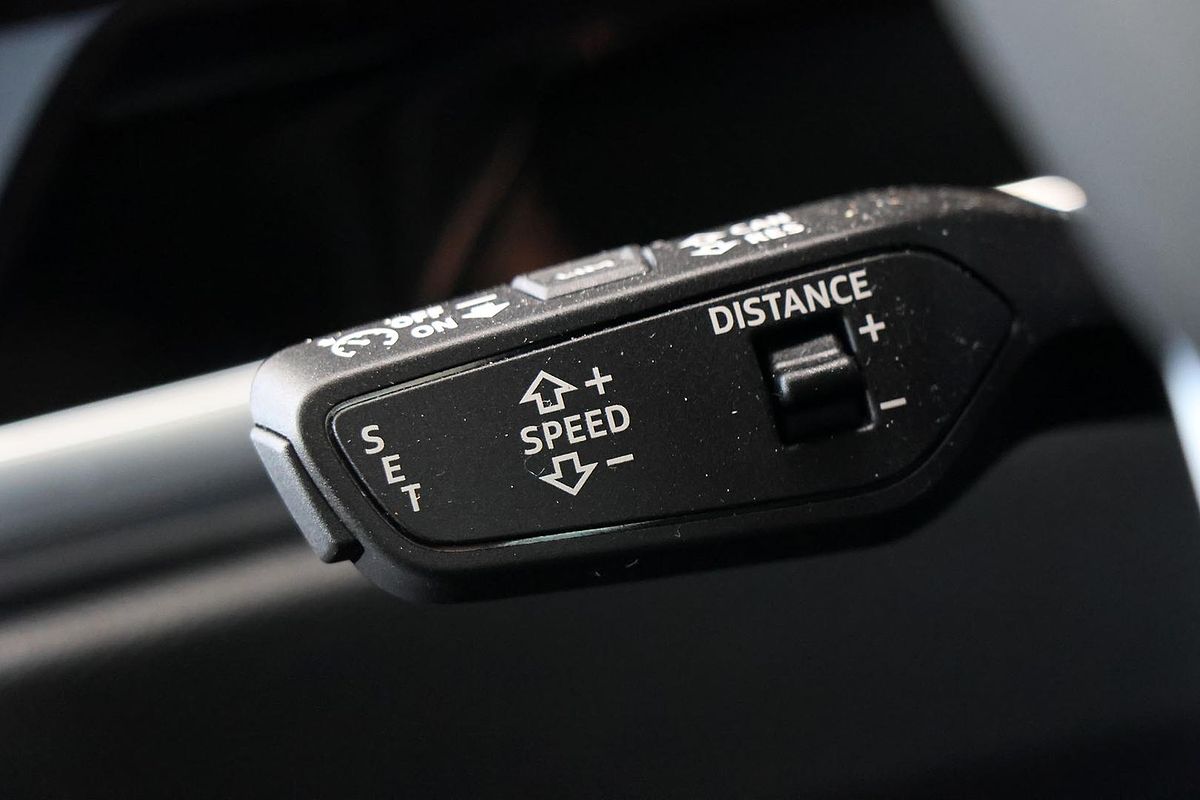 2025 Audi Q3 35 TFSI S line edition F3