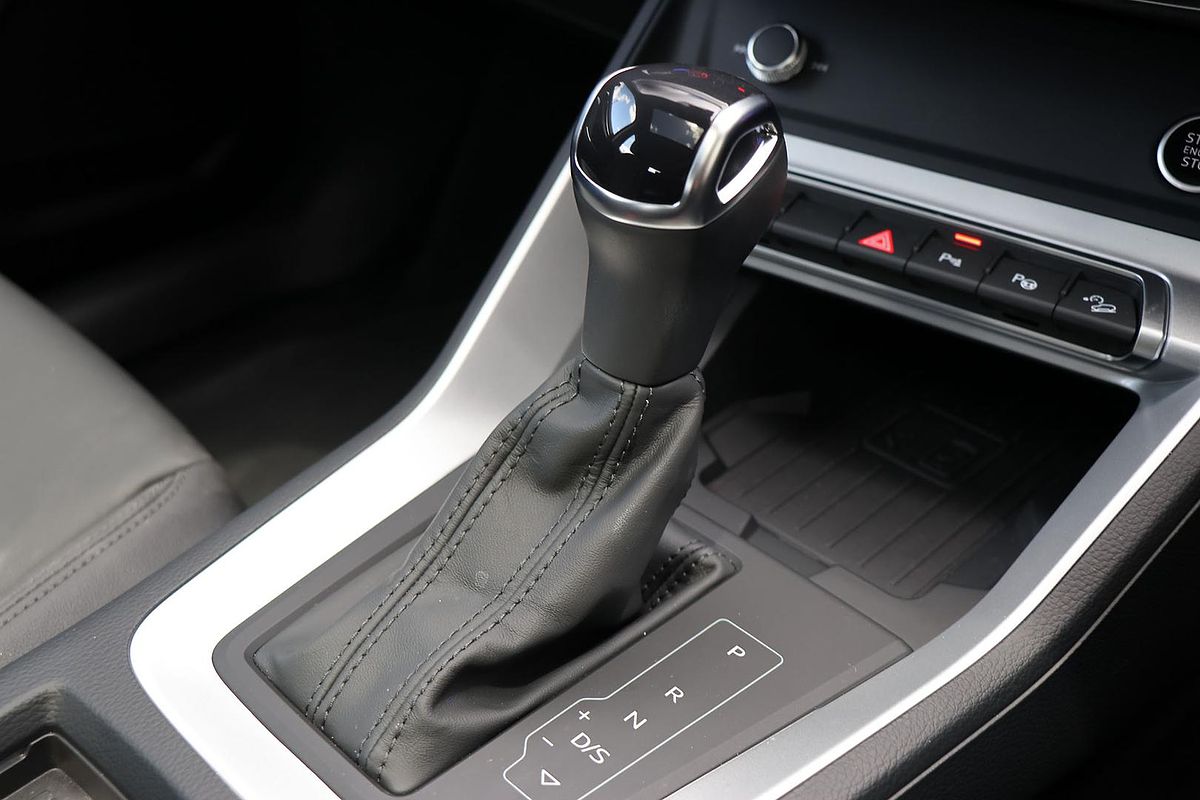 2025 Audi Q3 35 TFSI S line edition F3