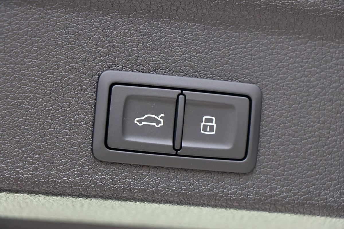 2025 Audi Q3 35 TFSI S line edition F3