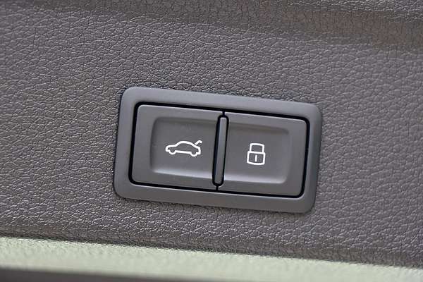 2025 Audi Q3 35 TFSI S line edition F3