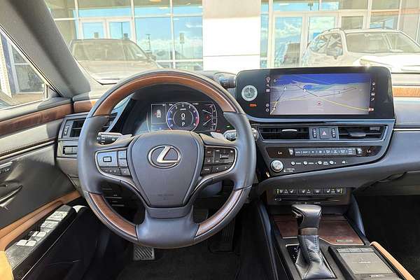 2022 Lexus ES Luxury