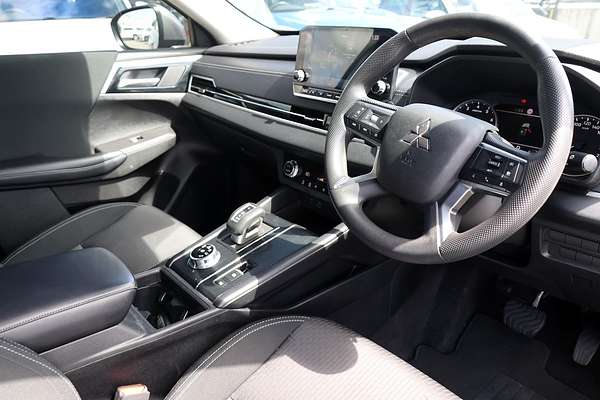 2023 Mitsubishi Outlander ES ZM