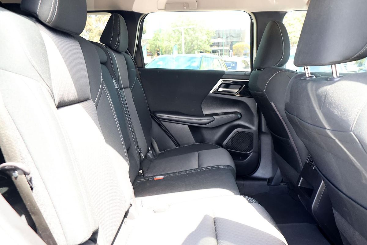 2023 Mitsubishi Outlander ES ZM