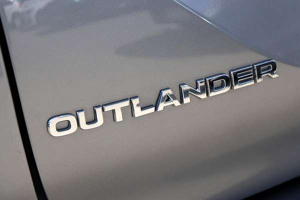 2023 Mitsubishi Outlander ES ZM