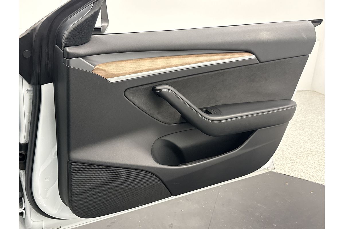 2022 Tesla Model 3 Rear-Wheel Drive