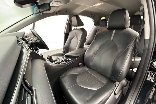 2019 Toyota Camry SX GSV70R