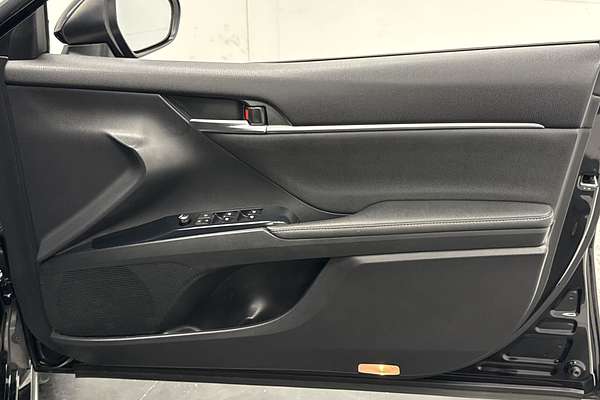 2019 Toyota Camry SX GSV70R